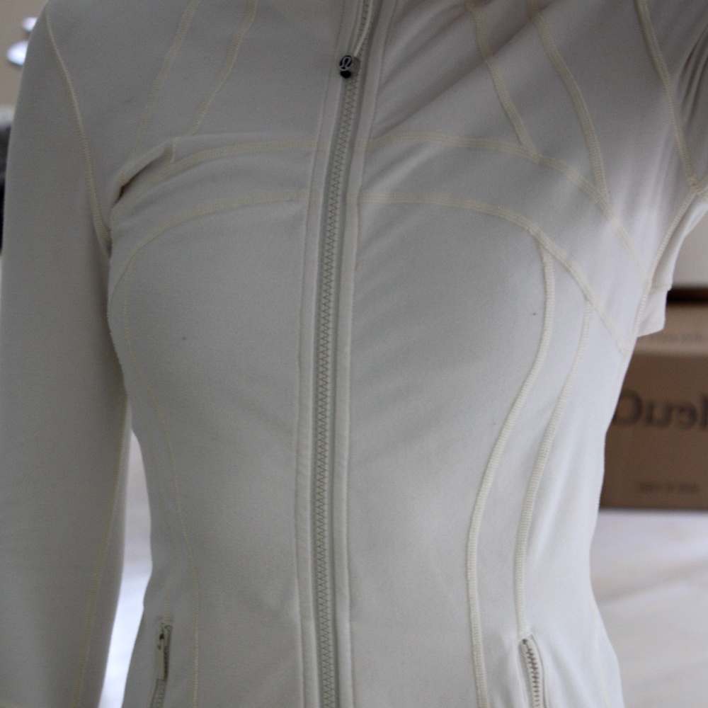Lululemon define jacket in cream/white, size 6